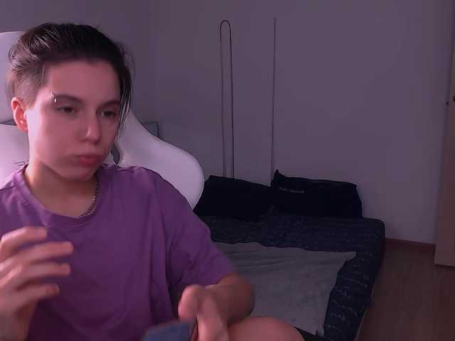 Live sex webcam photo for -naomisweet- #275976402