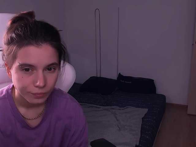Live sex webcam photo for -naomisweet- #275982803