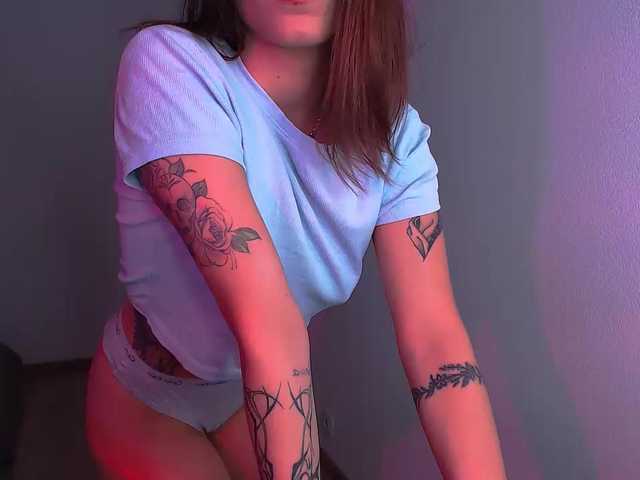 Live sex webcam photo for -naomisweet- #276160910