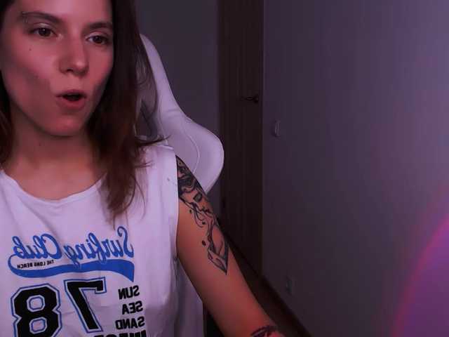 Live sex webcam photo for -naomisweet- #276193561