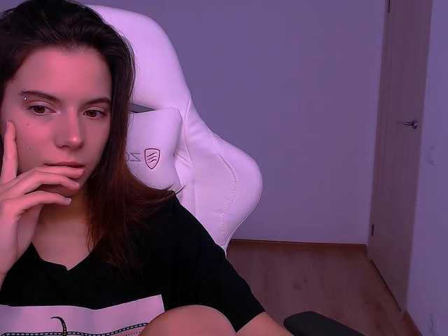 Live sex webcam photo for -naomisweet- #276302950