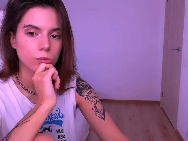 Live sex webcam photo for -naomisweet- #276332827