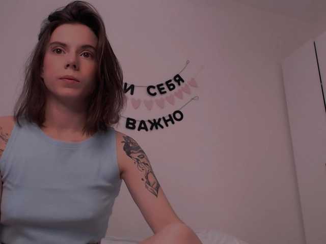 Live sex webcam photo for -naomisweet- #289587358