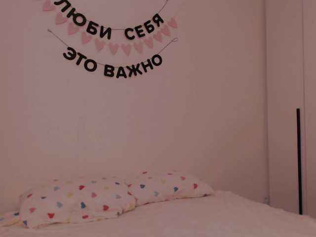 Live sex webcam photo for -naomisweet- #289876563