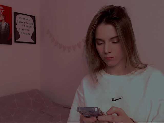 Live sex webcam photo for -naomisweet- #290371839