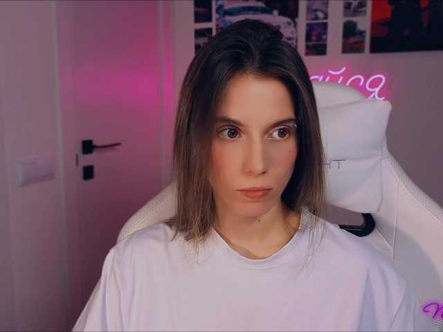 Live sex webcam photo for -naomisweet- #291937554