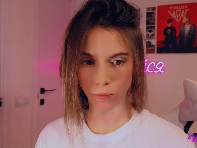 Live sex webcam photo for -naomisweet- #292330750