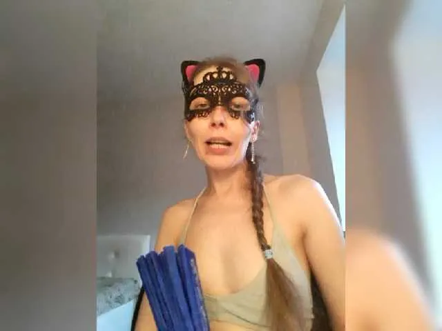 Live sex webcam photo for -queen-margo- #273911727