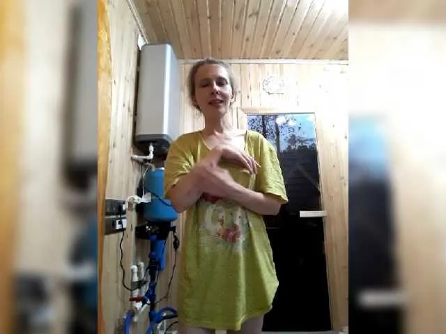 Live sex webcam photo for -queen-margo- #275999729