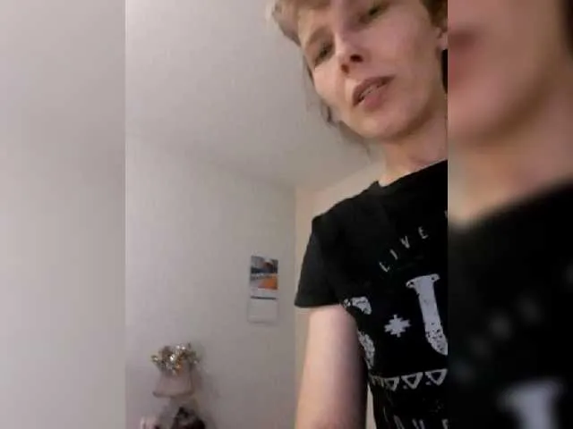 Live sex webcam photo for -queen-margo- #276195941