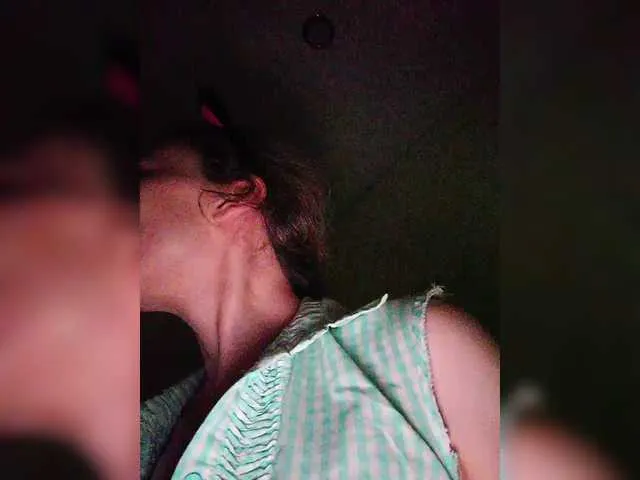 Live sex webcam photo for -queen-margo- #290294271