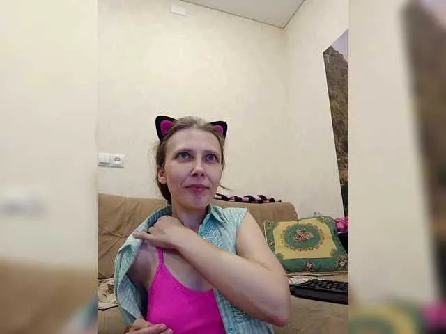 Live sex webcam photo for -queen-margo- #290315875