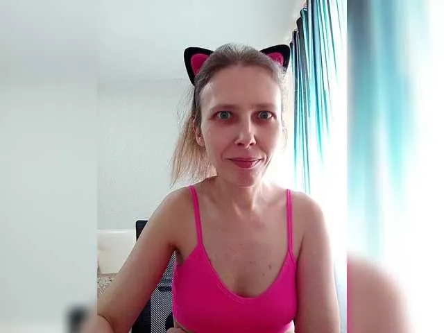 Live sex webcam photo for -queen-margo- #290684437