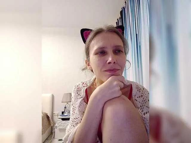 Live sex webcam photo for -queen-margo- #290693565