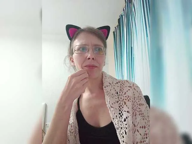 Live sex webcam photo for -queen-margo- #290822889