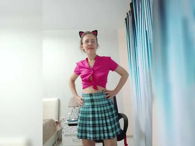 Live sex webcam photo for -queen-margo- #291175358