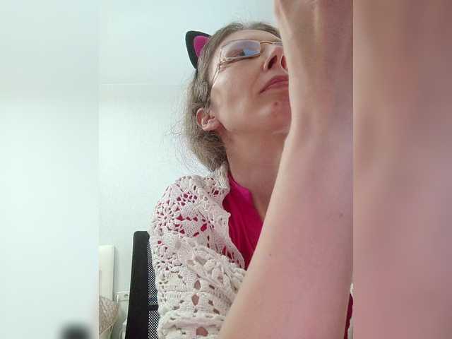 Live sex webcam photo for -queen-margo- #291267203