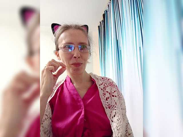 Live sex webcam photo for -queen-margo- #291274317