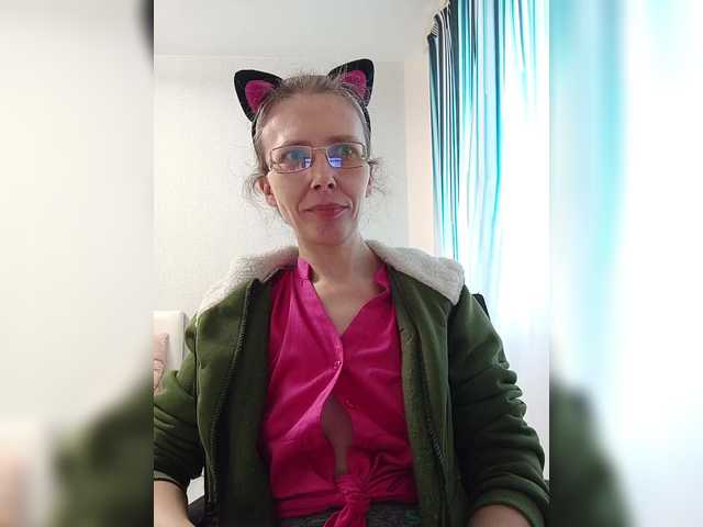 Live sex webcam photo for -queen-margo- #291285804