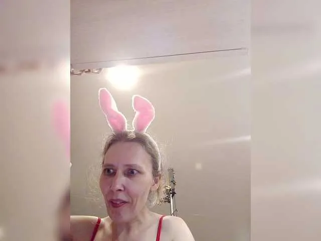 Live sex webcam photo for -queen-margo- #291573506