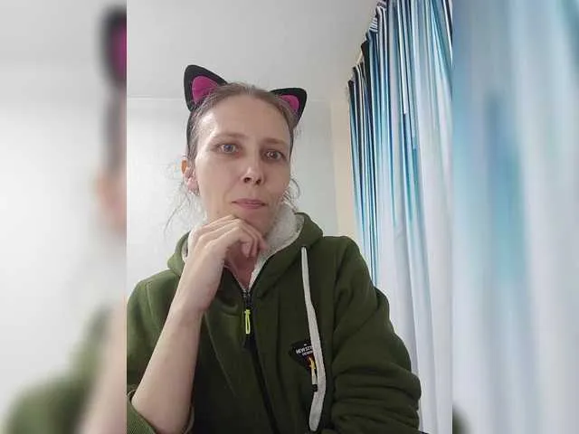 Live sex webcam photo for -queen-margo- #291735378