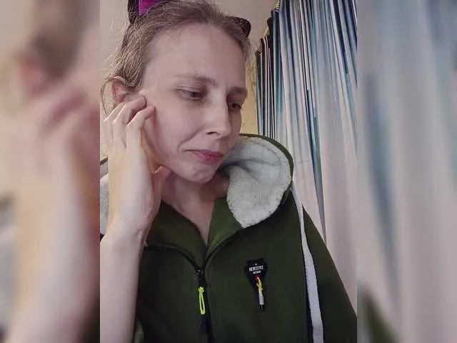 Live sex webcam photo for -queen-margo- #291763217