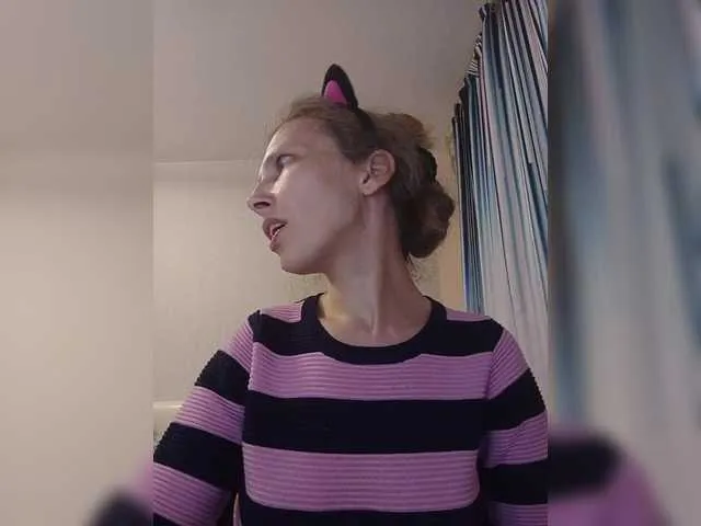 Live sex webcam photo for -queen-margo- #291773933