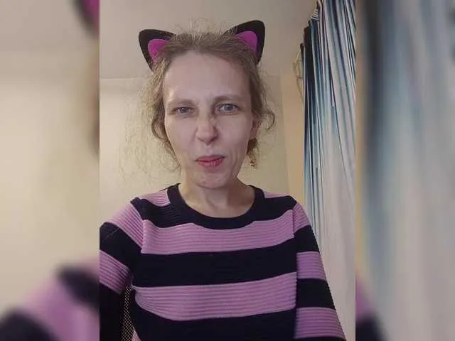 Live sex webcam photo for -queen-margo- #291775363