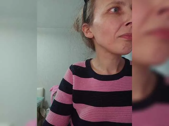 Live sex webcam photo for -queen-margo- #291786107