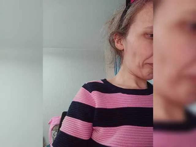 Live sex webcam photo for -queen-margo- #291788047