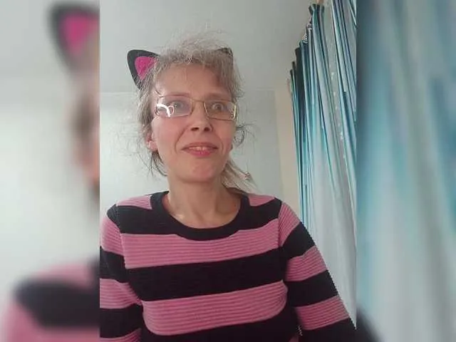 Live sex webcam photo for -queen-margo- #291881298