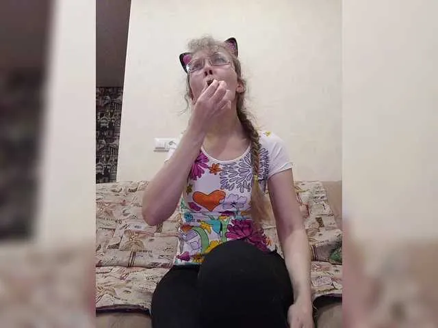 Live sex webcam photo for -queen-margo- #292215909