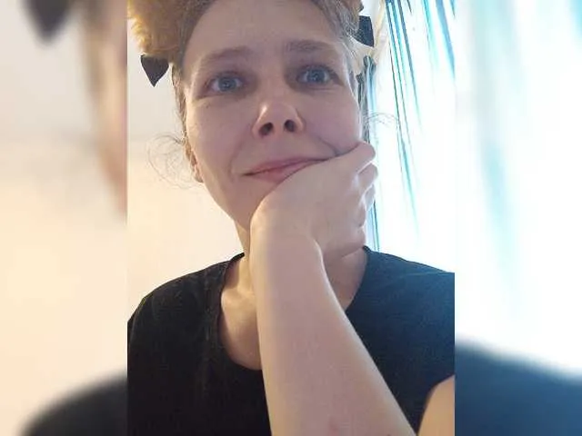 Live sex webcam photo for -queen-margo- #293515803
