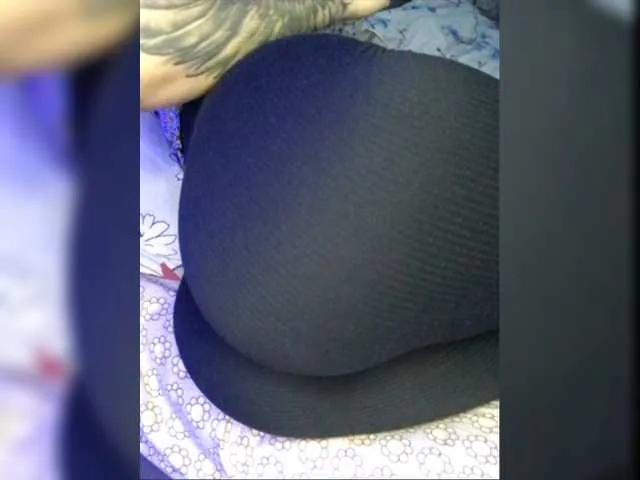 Live sex webcam photo for -sexy-ass- #275480838