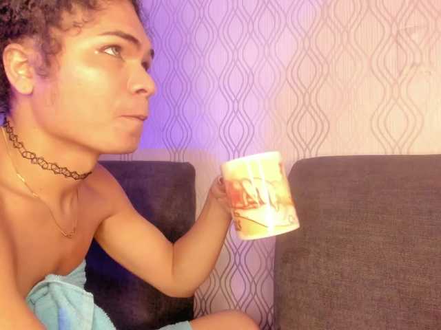 Live sex webcam photo for -veennus- #290321689