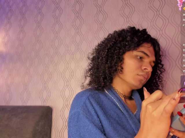 Live sex webcam photo for -veennus- #290975579