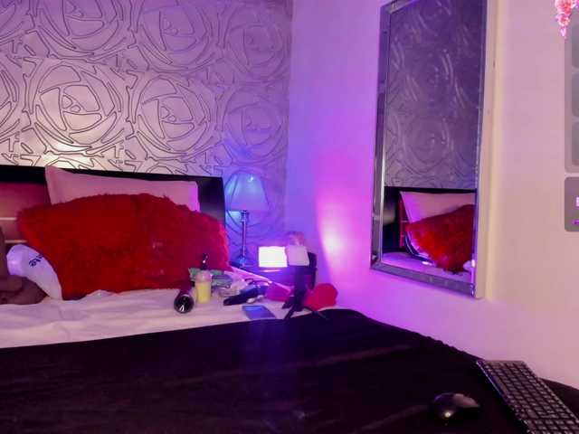 Live sex webcam photo for -veennus- #291684923