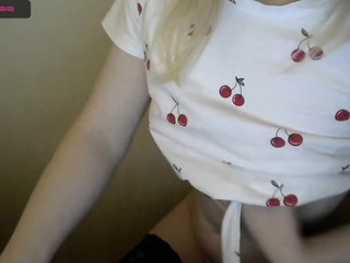 Live sex webcam photo for -x777x- #212937299