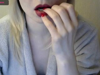 Live sex webcam photo for -x777x- #213694175