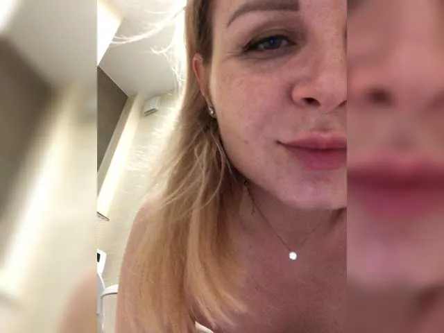 Live sex webcam photo for -x777x- #273779659