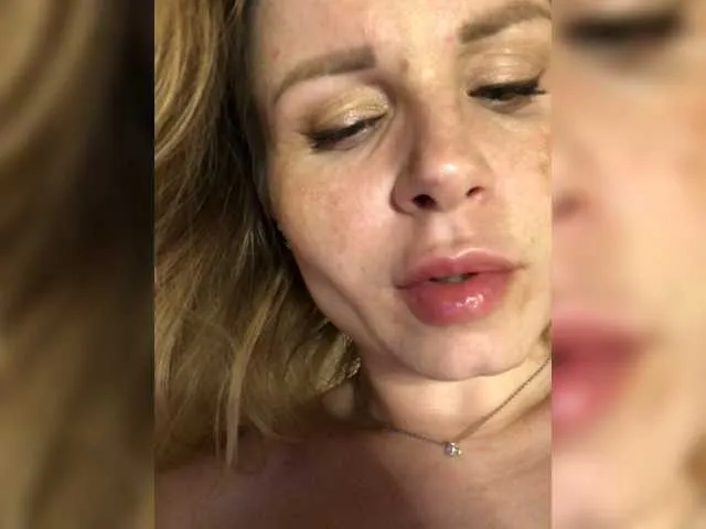 Live sex webcam photo for -x777x- #274274714