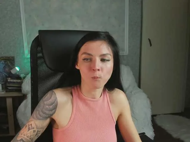 Live sex webcam photo for -yeshka- #290972955