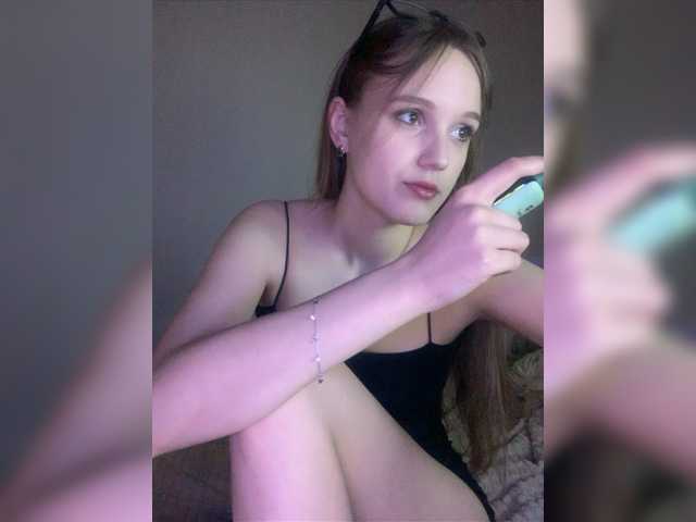 Live sex webcam photo for 1-Di-1 #277424377