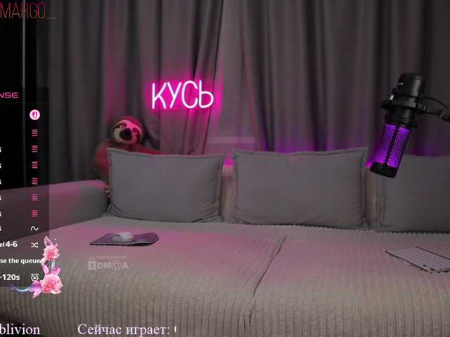 Live sex webcam photo for 1-x #291357429