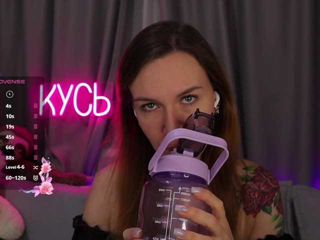 Live sex webcam photo for 1-x #291645764