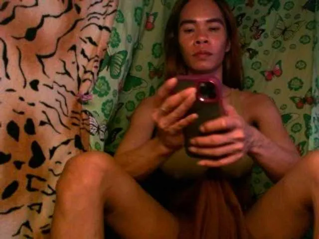 Live sex webcam photo for 11NCHSELFSUCKTS #275465318