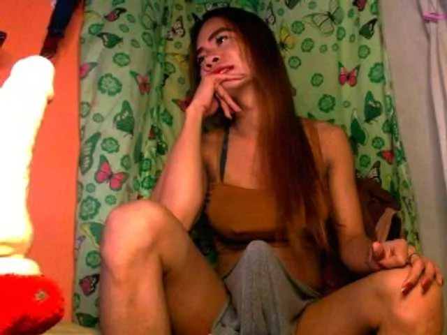 Live sex webcam photo for 11NCHSELFSUCKTS #275726416