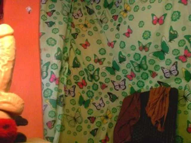 Live sex webcam photo for 11NCHSELFSUCKTS #275782540