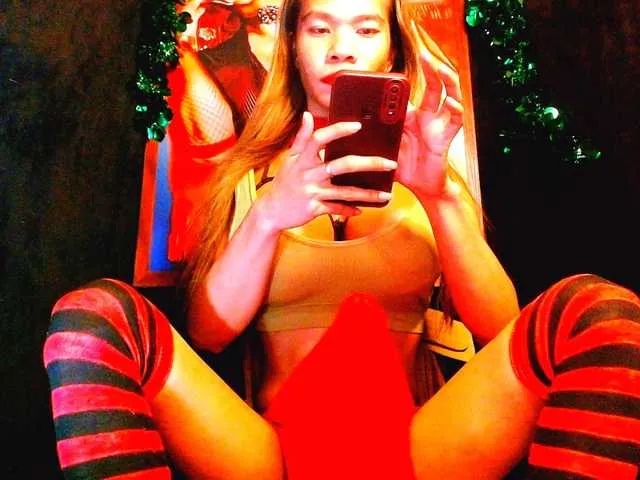 Live sex webcam photo for 11NCHSELFSUCKTS #276780402