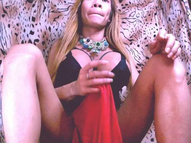 Live sex webcam photo for 11NCHSELFSUCKTS #277172110